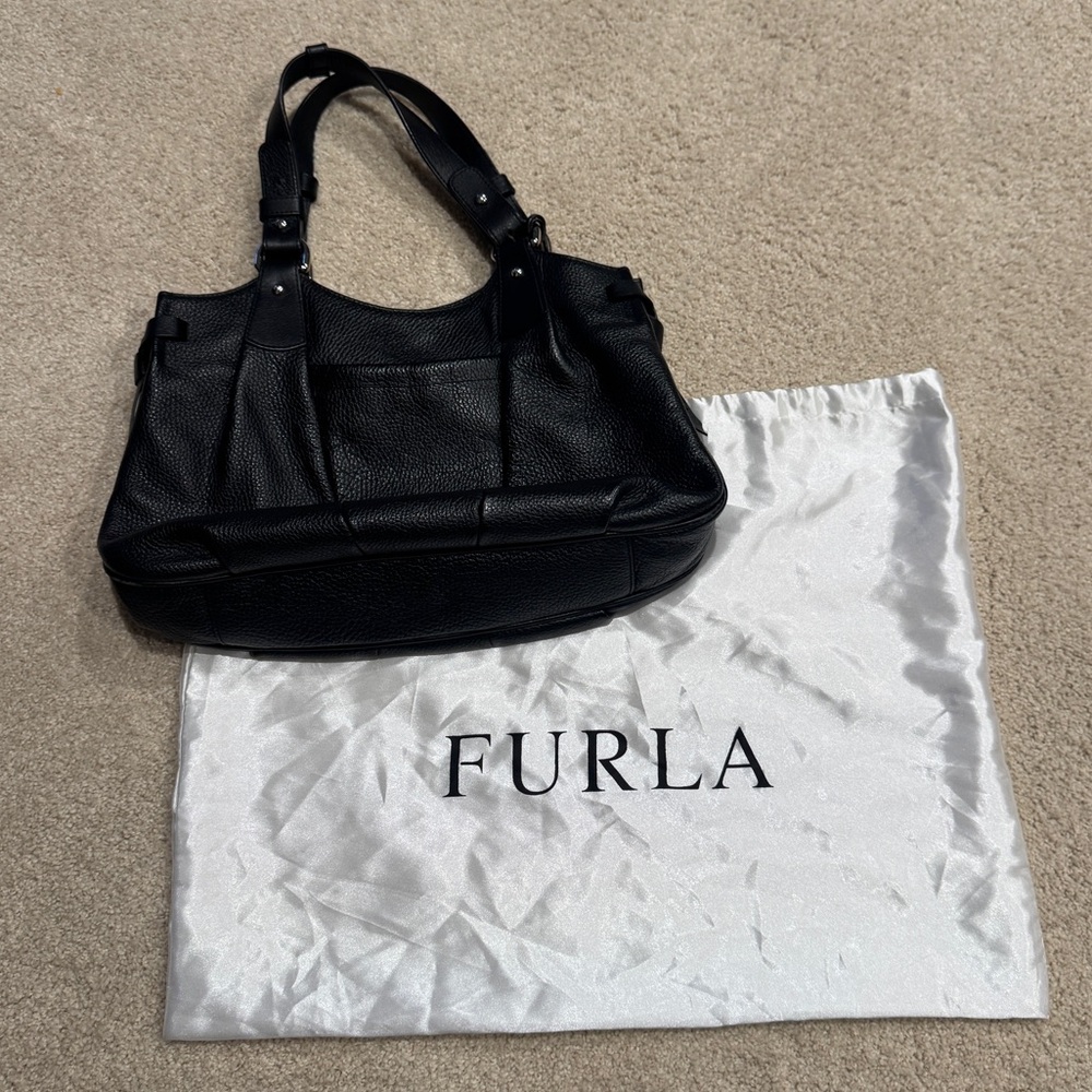 Furla Elegant Black Leather Handbag